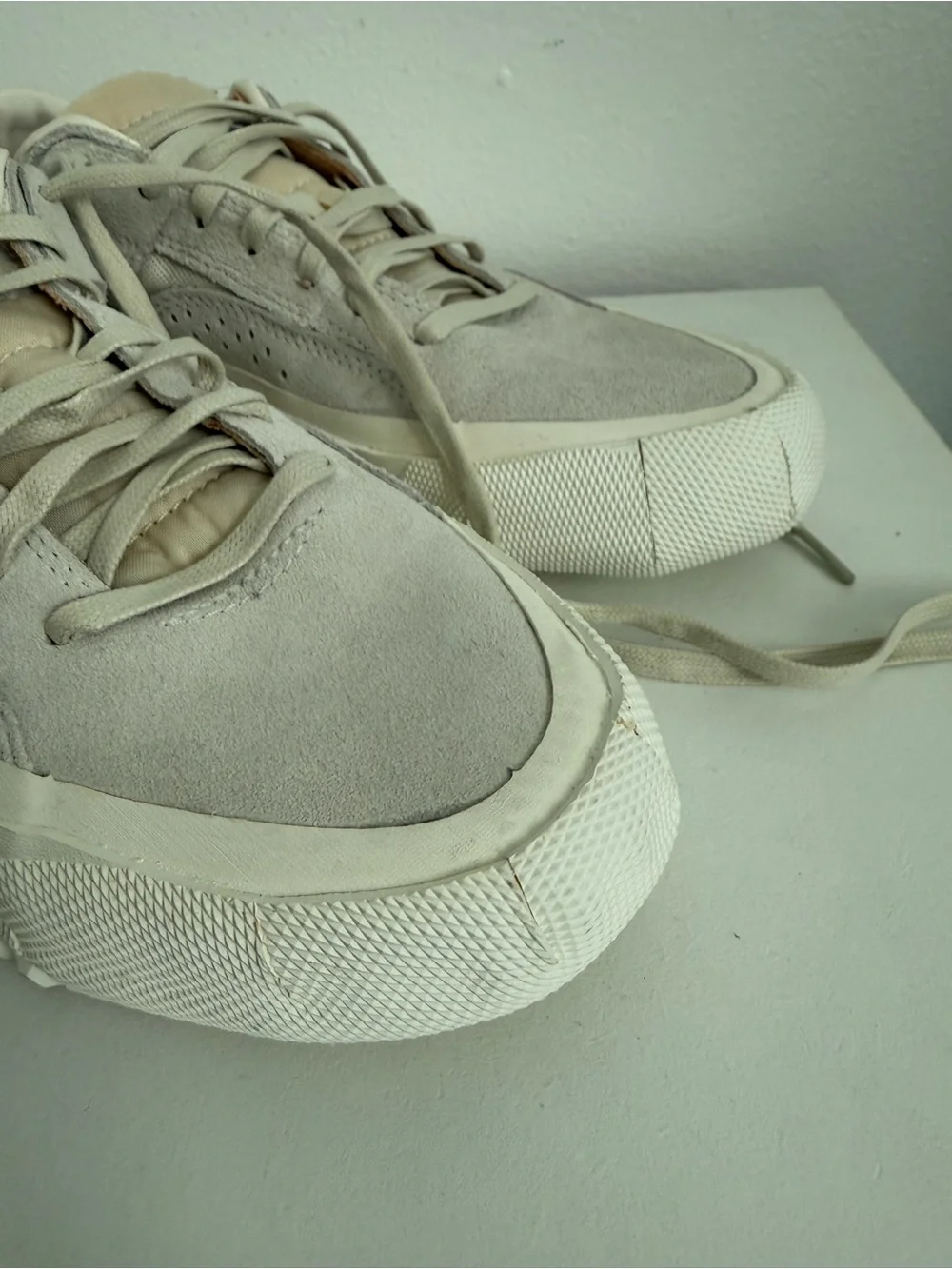 Brandblack Low-Top Sneakers in Cream/Beige